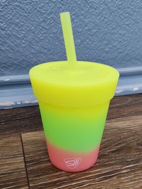 NWOT Silipint 8 oz Kids Straw Tumbler Glow Yellow Ombre